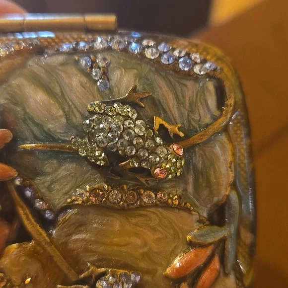 Jay Strongwater Floral and Frog Embellished Compact Mirror - Picture 5 of 7
